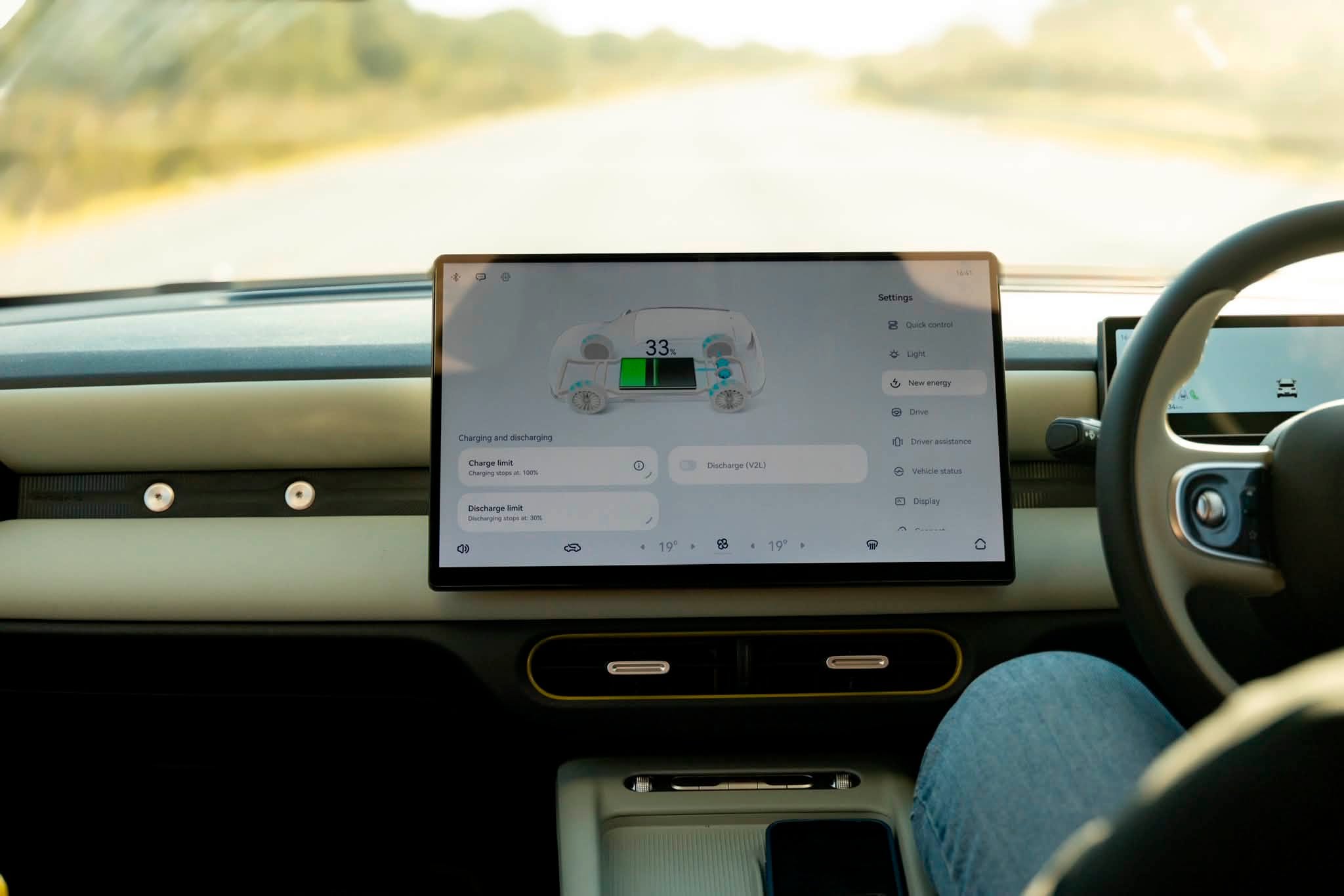 Chery Q touchscreen and digital cockpit