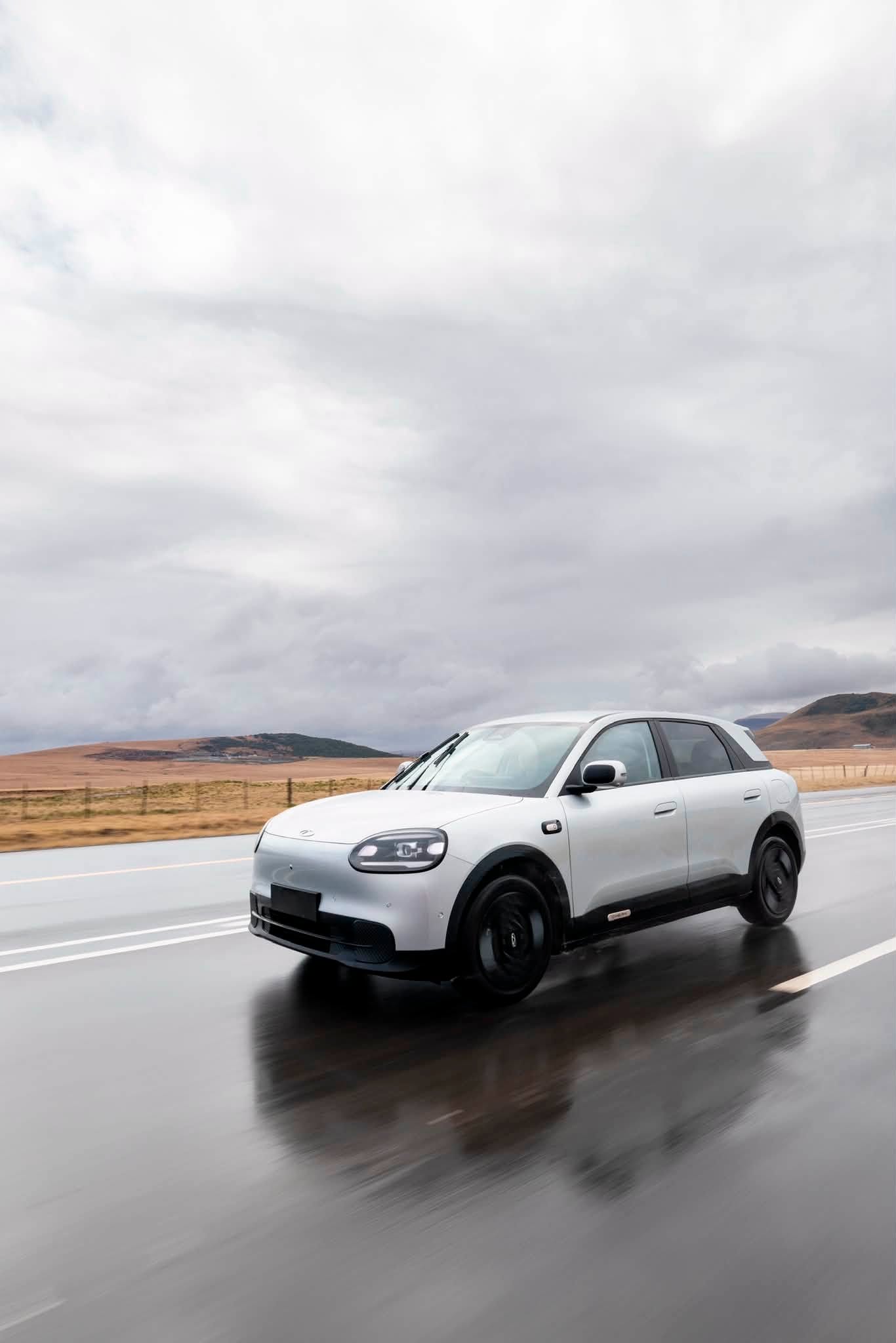 Chery Q driving in the rain