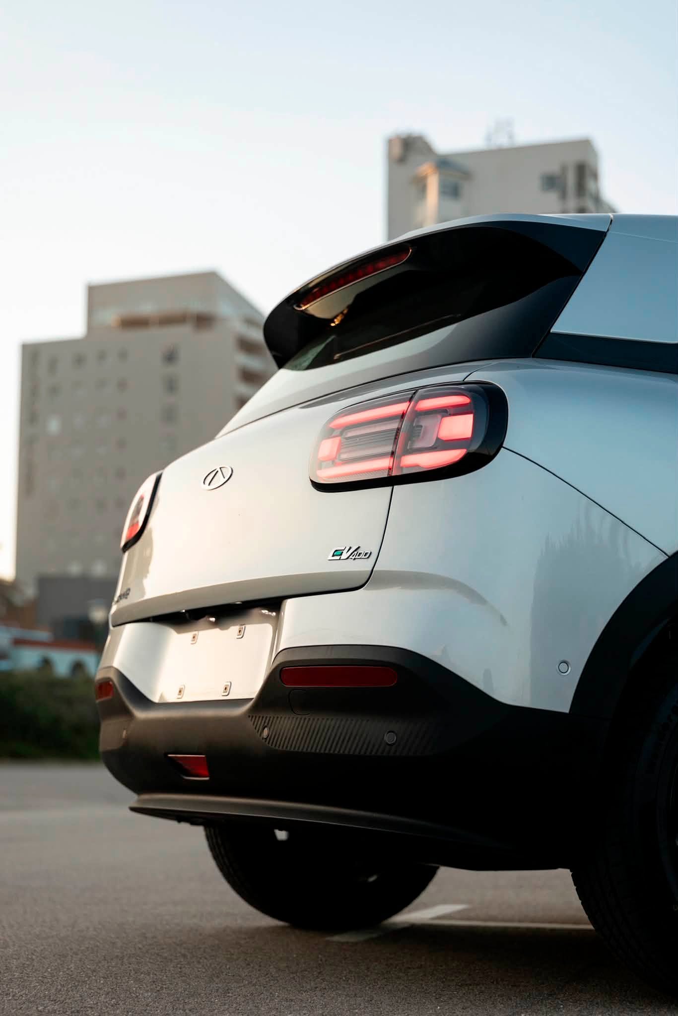 Chery Q rear lights and tailgate
