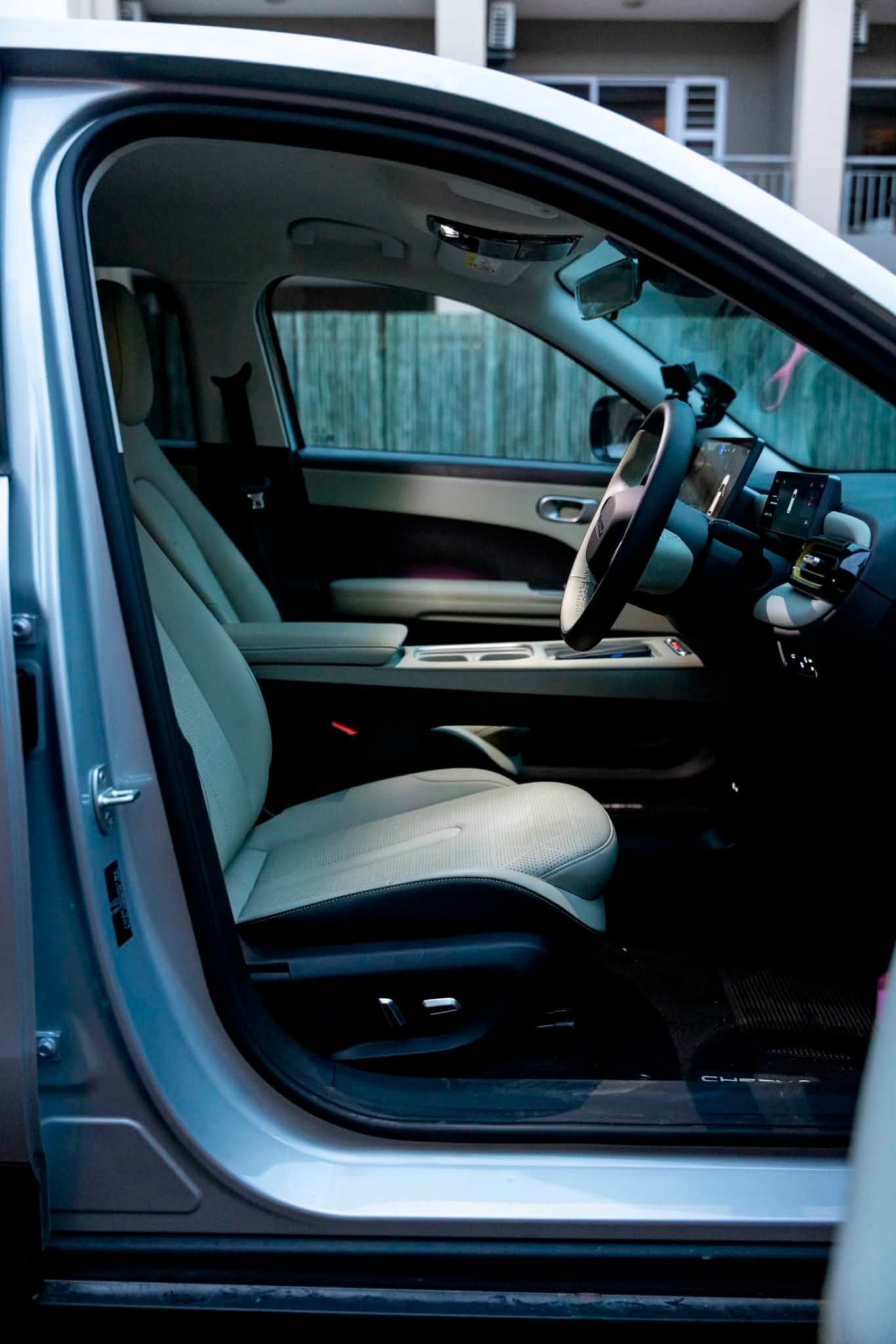 Chery Q front seats and cabin