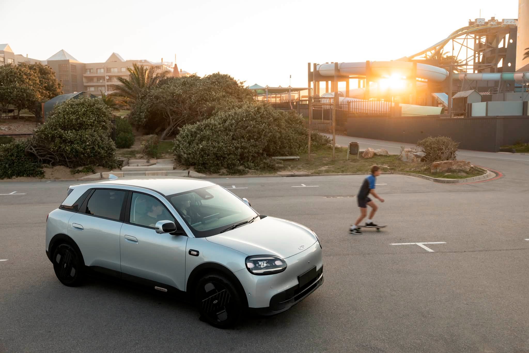 Chery Q at sunset